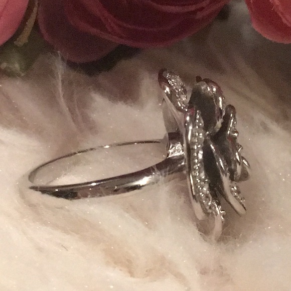 DIAMOND FLOWER RING - Picture 3 of 6